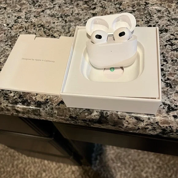 Apple AirPod Gen 3 - Picture 4 of 4